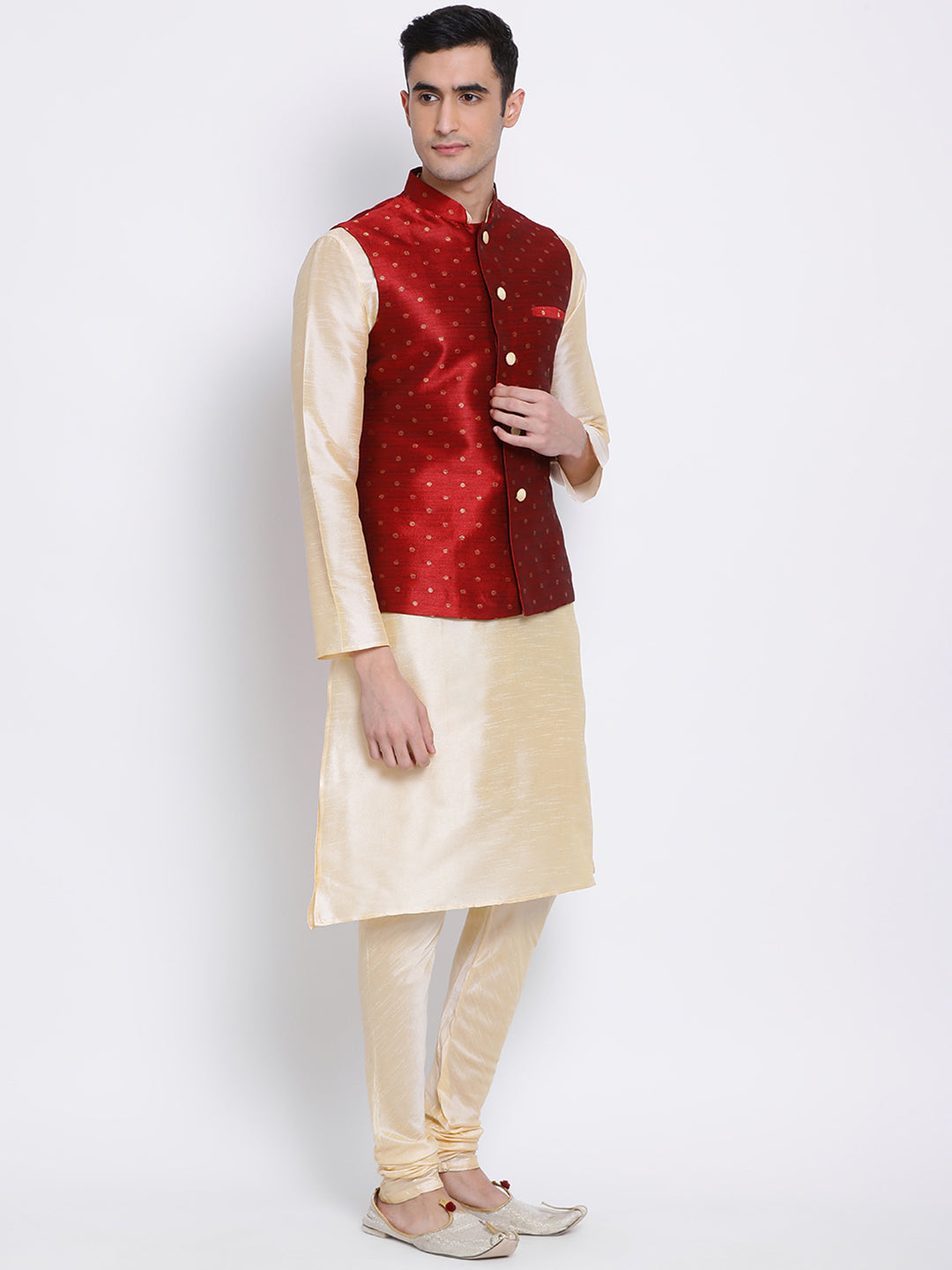 VASTRAMAY VM Mens Silk Blend Maroon Nehru Jacket - Timeless Style &  Versatility | Jacquard Woven checkered Zari threads Ethnic Sleeveless Coat  for Formal & Casual Wear : Amazon.in: Fashion